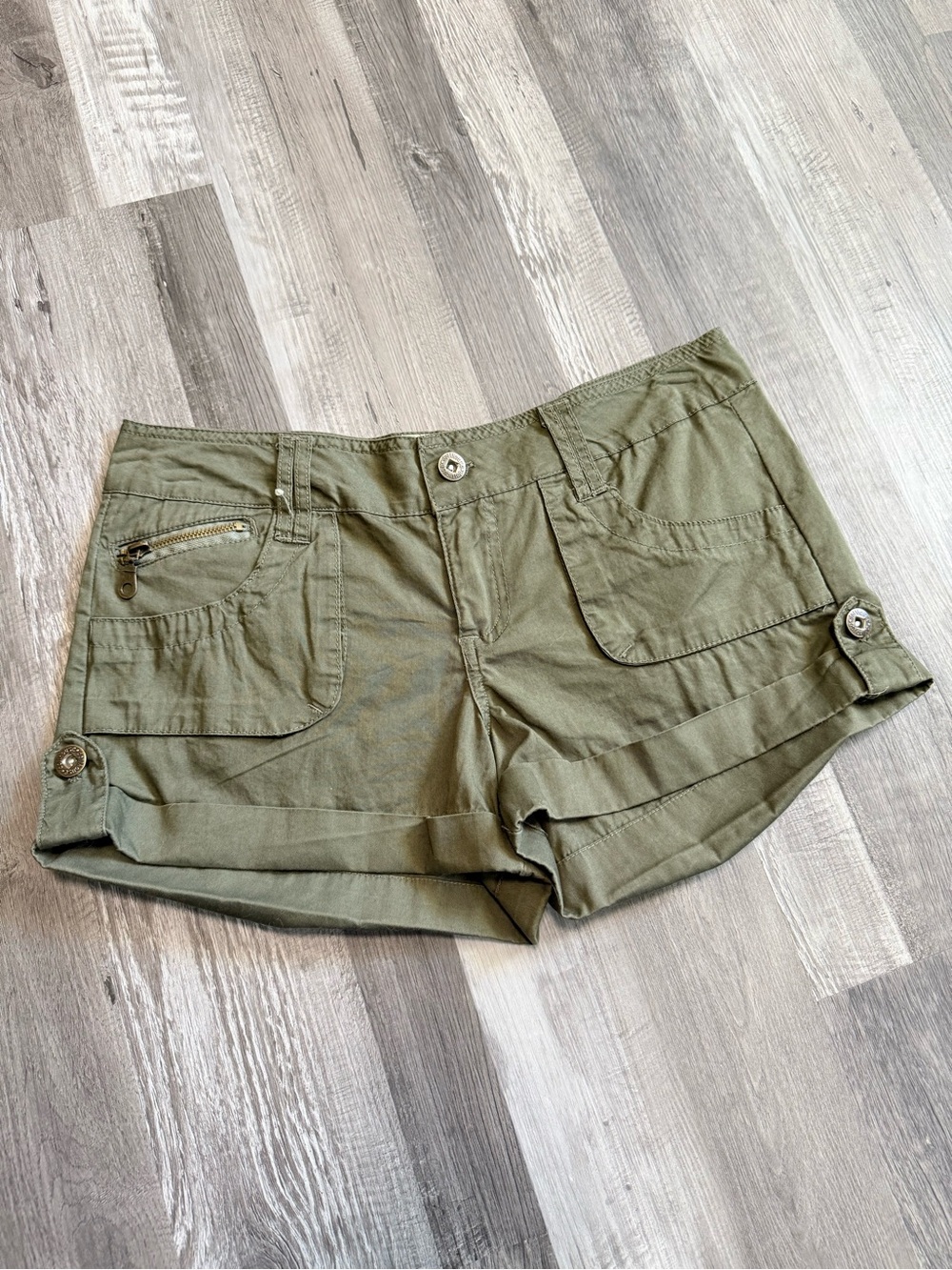 Dollhouse Olive Green Cargo Roll-Tab Shorts size 7